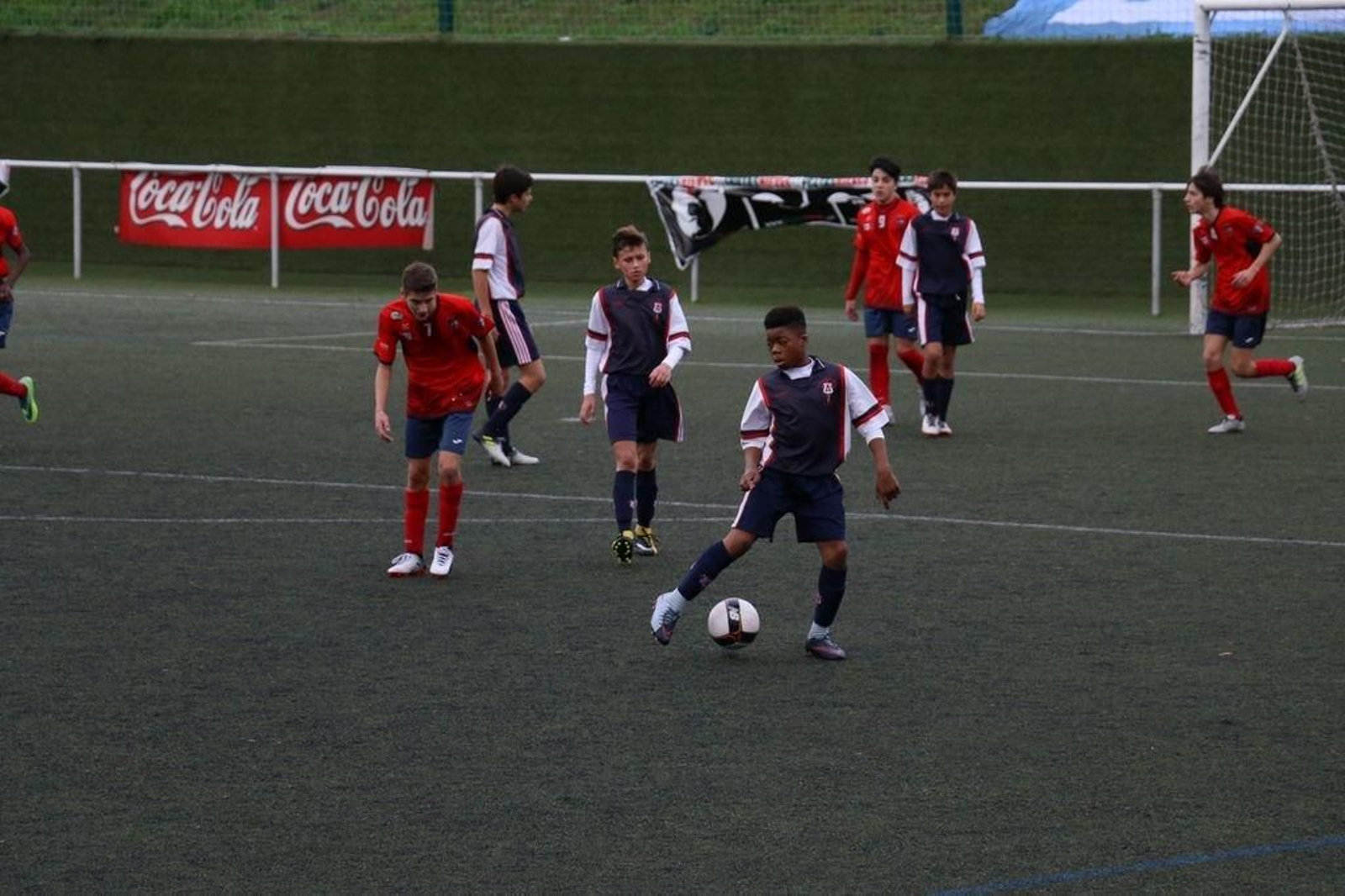 El Areosa superó al Santa Mariña en la final infantil del Torneo de Nadal, que concluyó ayer en Navia.