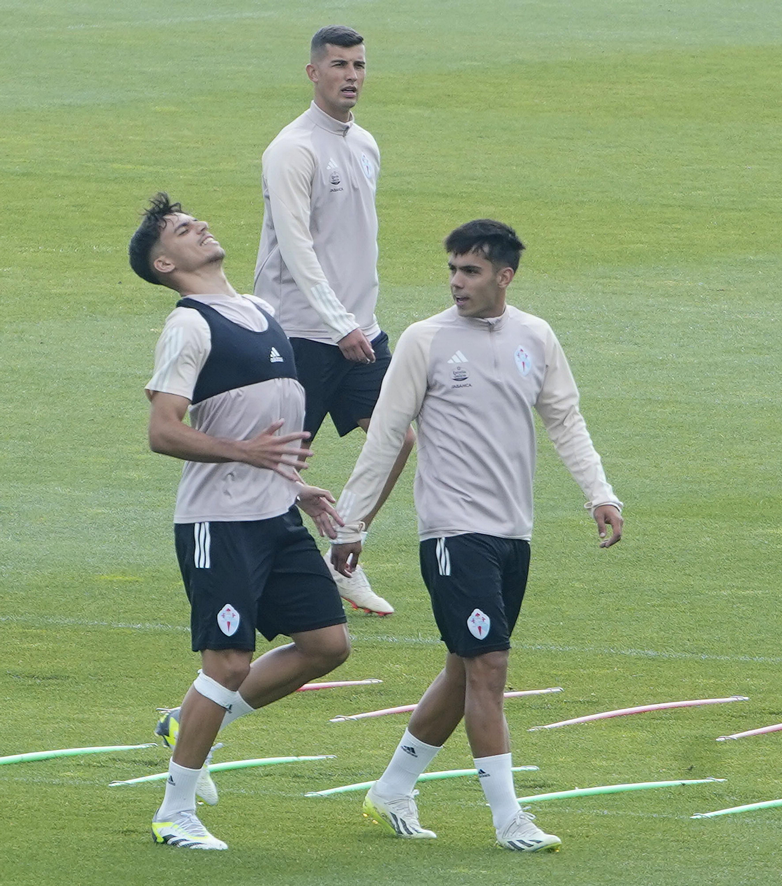 Los jugadores del Celta entrenando en Mos.