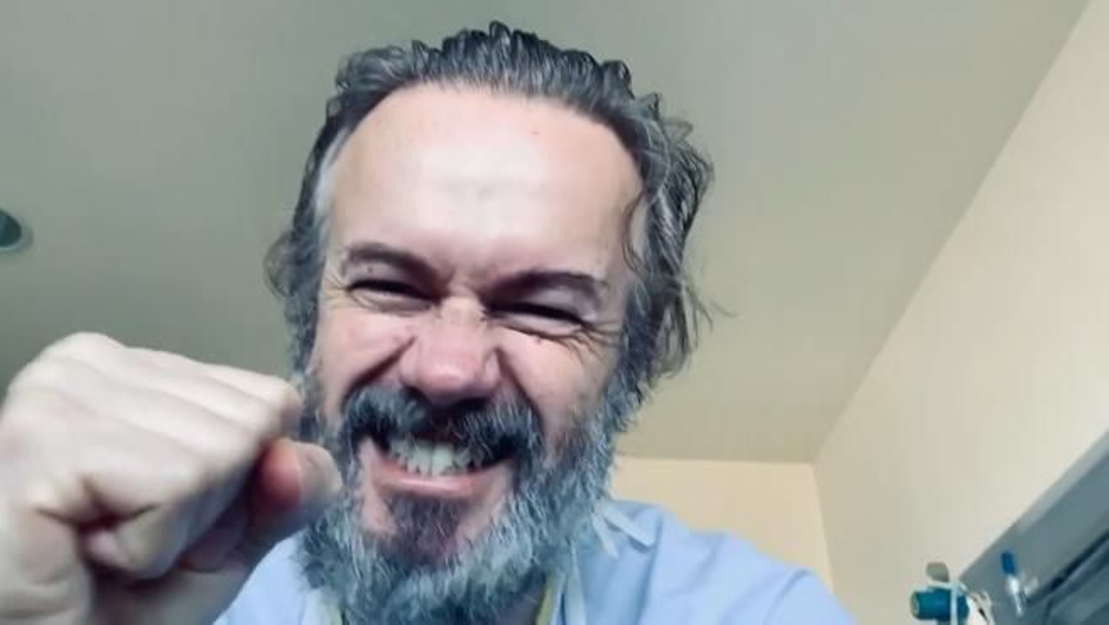 Tristán Ulloa aprieta el puño en el vídeo de agradecimiento que publicó ayer en las redes sociales.