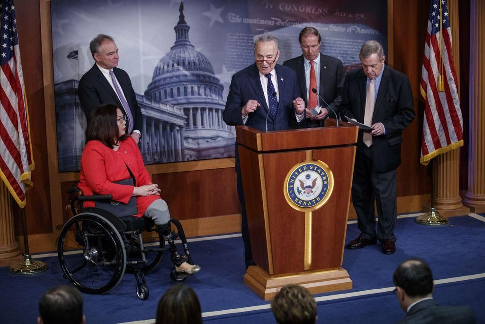 Los portavoces de los senadores demócratas anuncian el acuerdo para el veto del Senado.