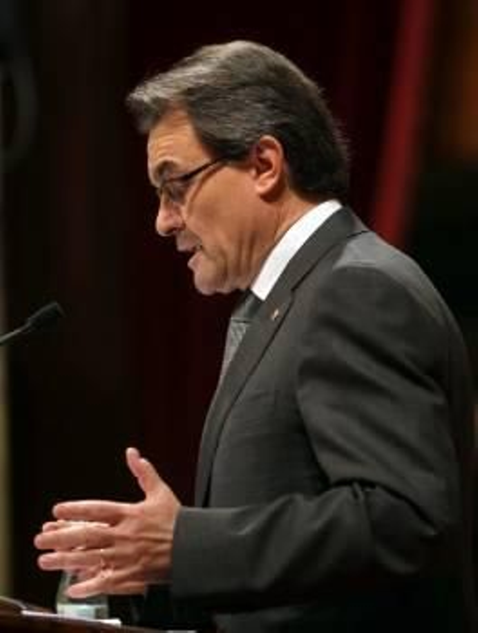 Artur Mas en el debate de investidura. (Foto: TONI ALBIR)