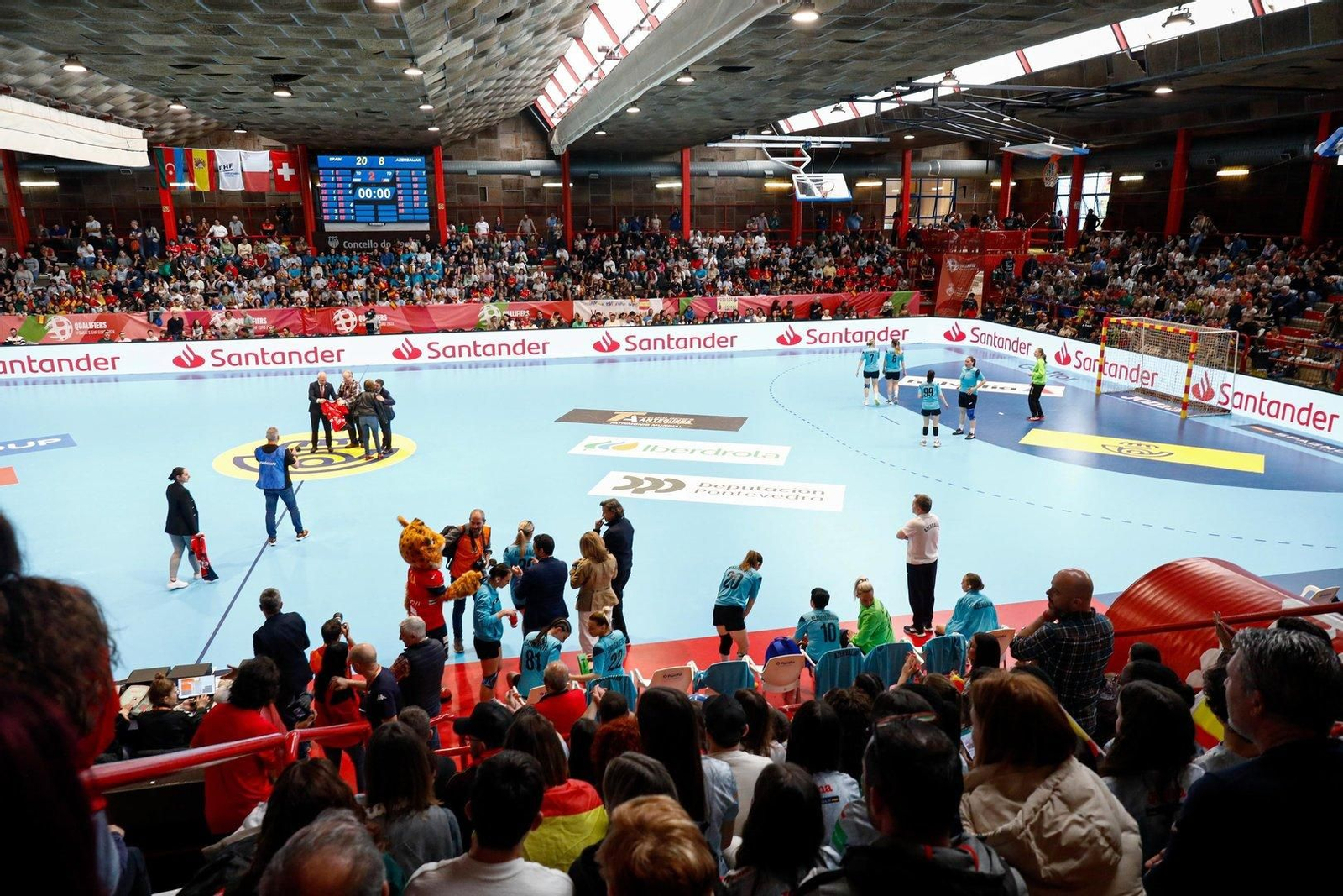 España-Azerbaiyán balonmano femenino en Porriño.