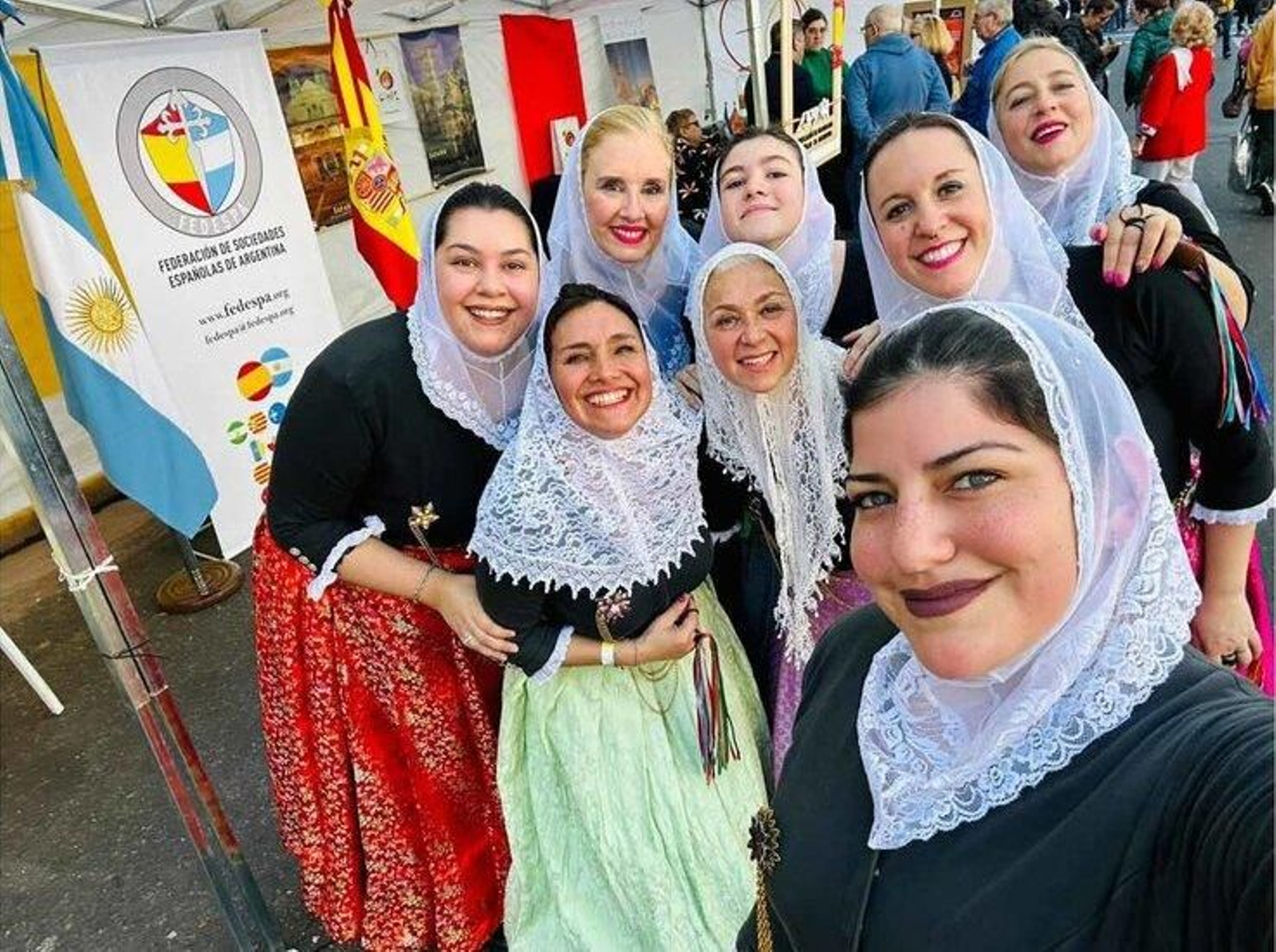 La Agrupació Ball de Bot Bons Aires durante la conmemoración de Buenos Aires Celebra España