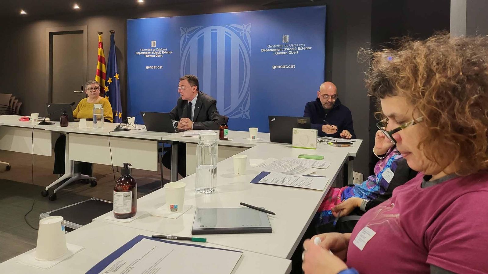 En el centro de la foto, Rafael Caballería director general de la Catalunya Exterior