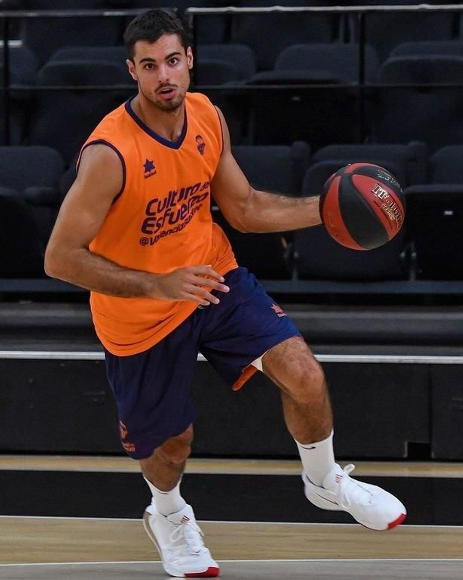 Alberto Abalde, con el Valencia.