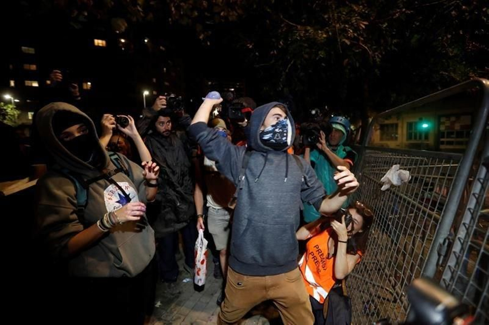 Algunos de los concentrados frente a la consellería de Interior