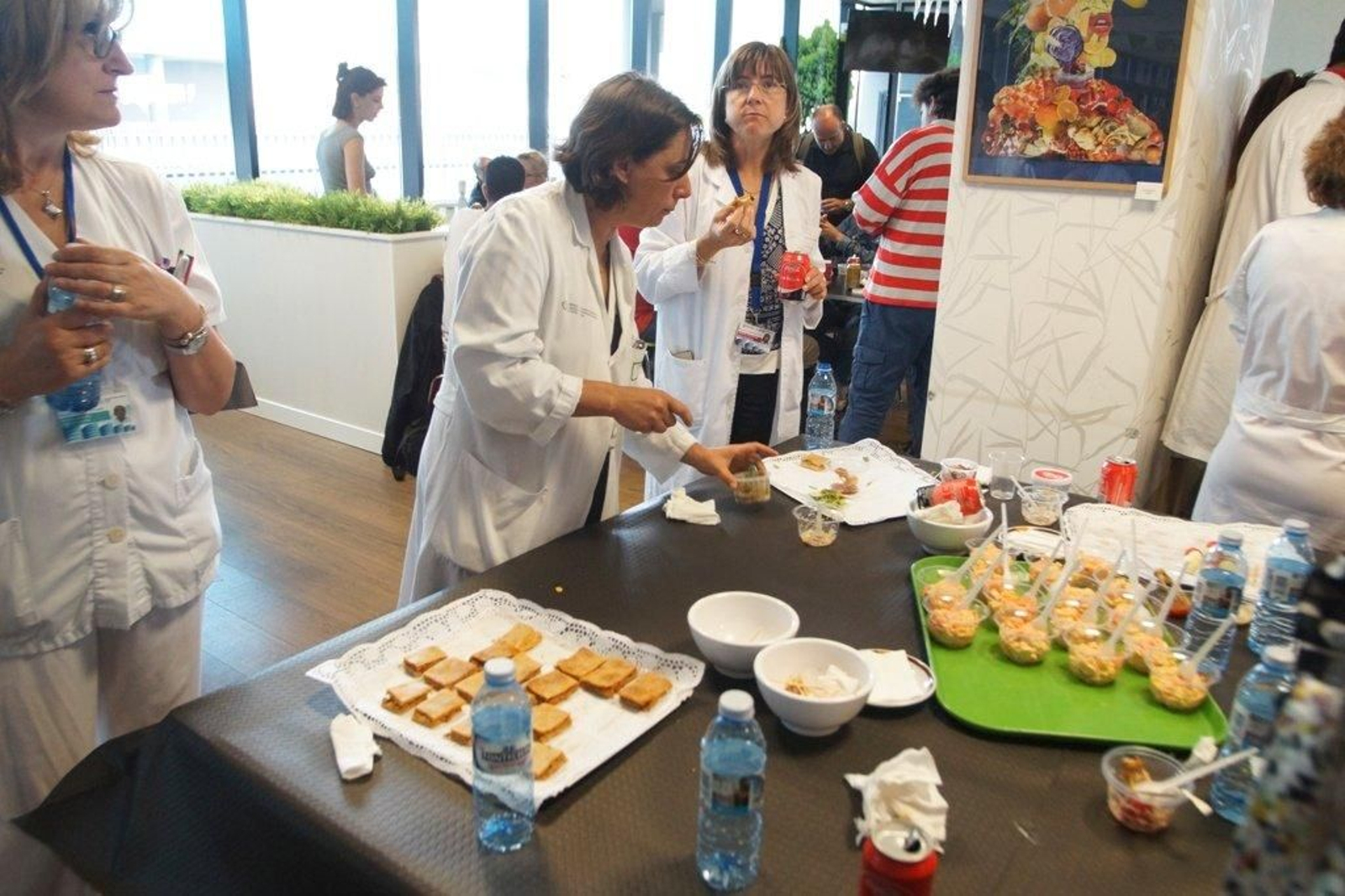 Fiesta hawaiana en el hospital Alvaro Cunqueiro Foto  Vicente Alonso 18