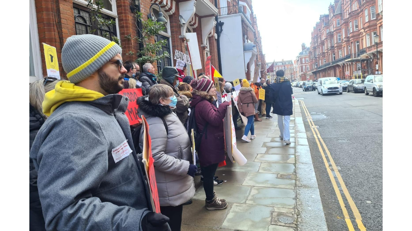 Concentración delante del Consulado de España en Londres