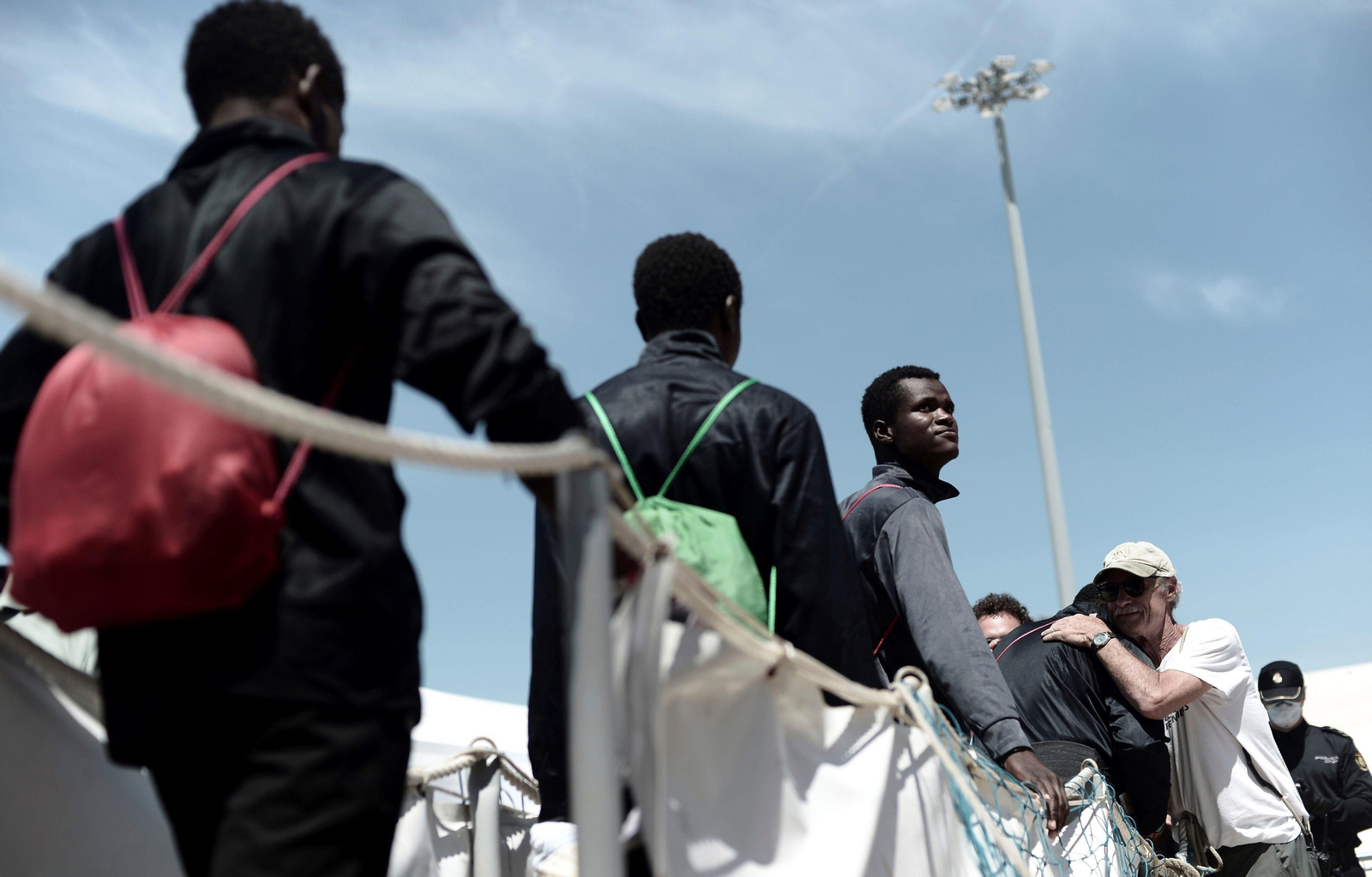 Los integrantes del contingente de 630 rescatados por el Aquarius recibieron un cálido recibimiento a su llegada a España.
