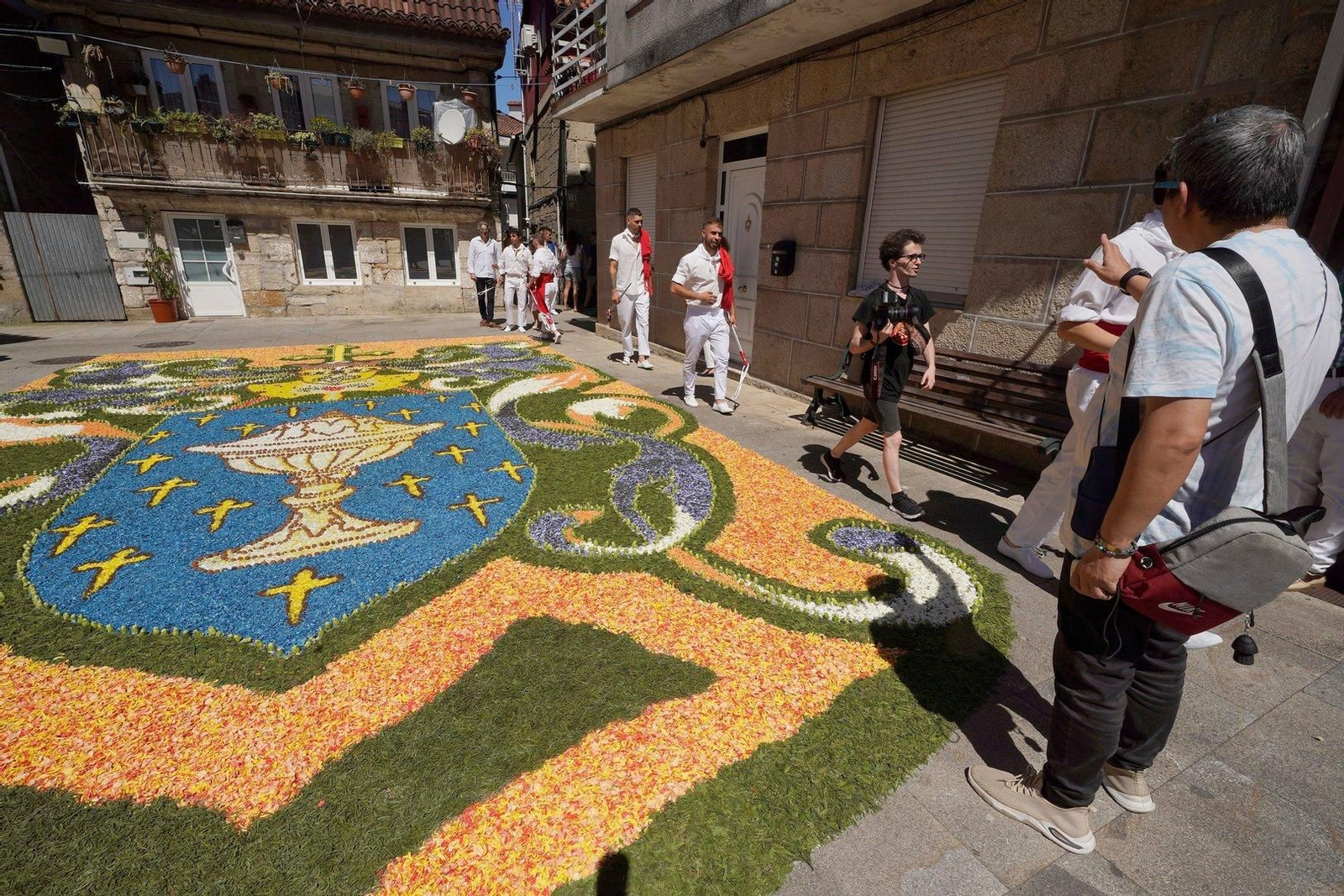 Alfombras florales en la Festa da Coca de Redondela 2024.