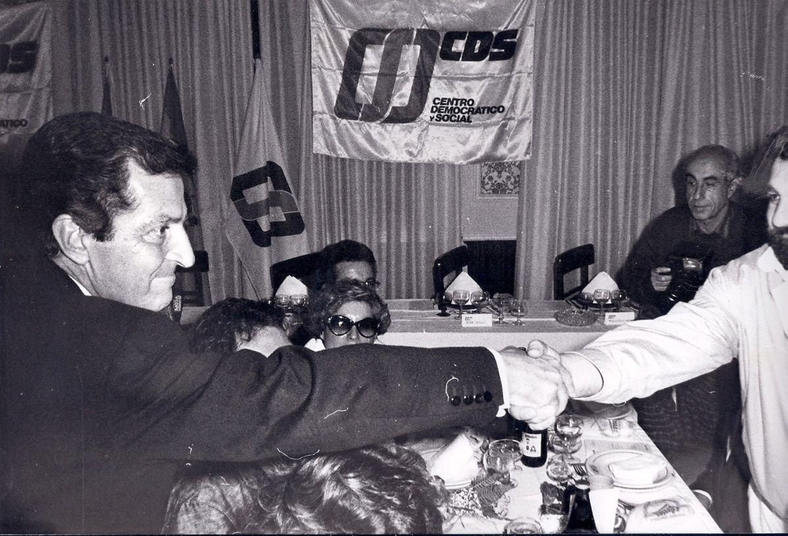 Suárez promocionando el CDS en Galicia.