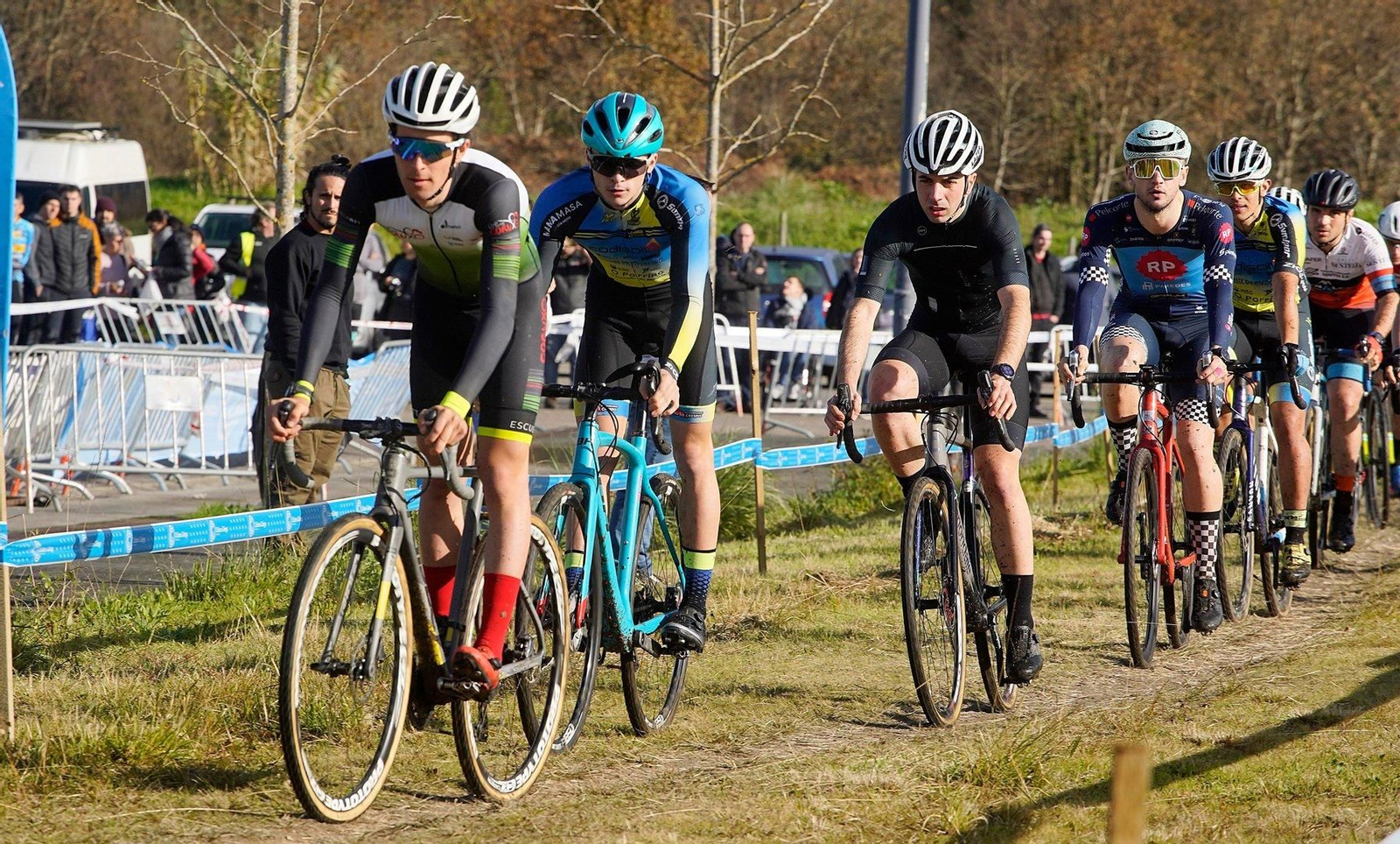 Homes na Copa Galicia de ciclocross en Nigrán.