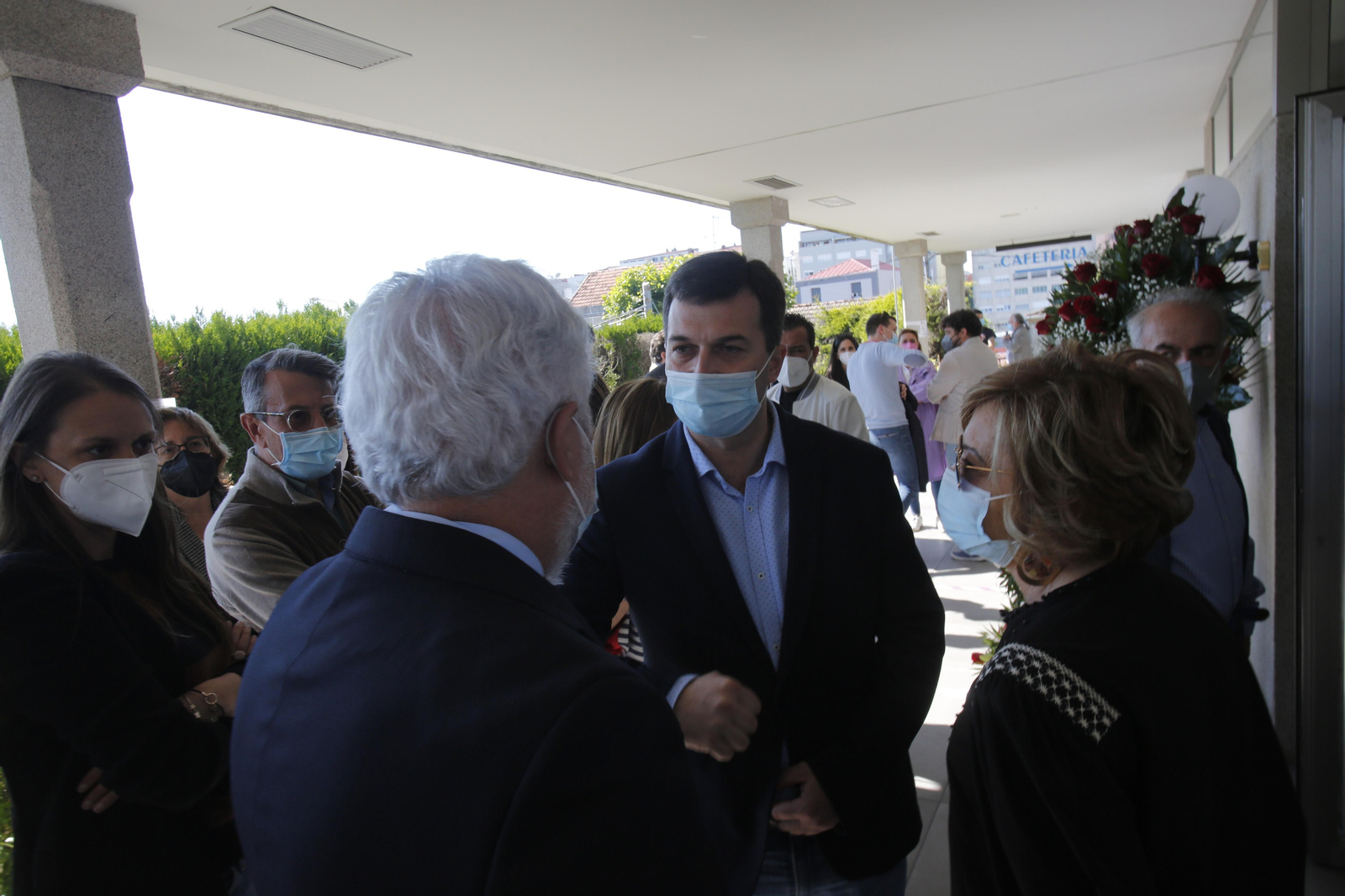 Gonzalo Caballero saluda a Miguel Santalices.