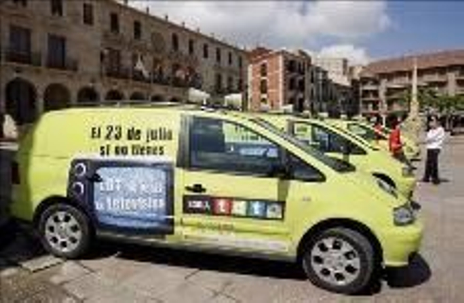 Vehículos informativos sobre la TDT.
