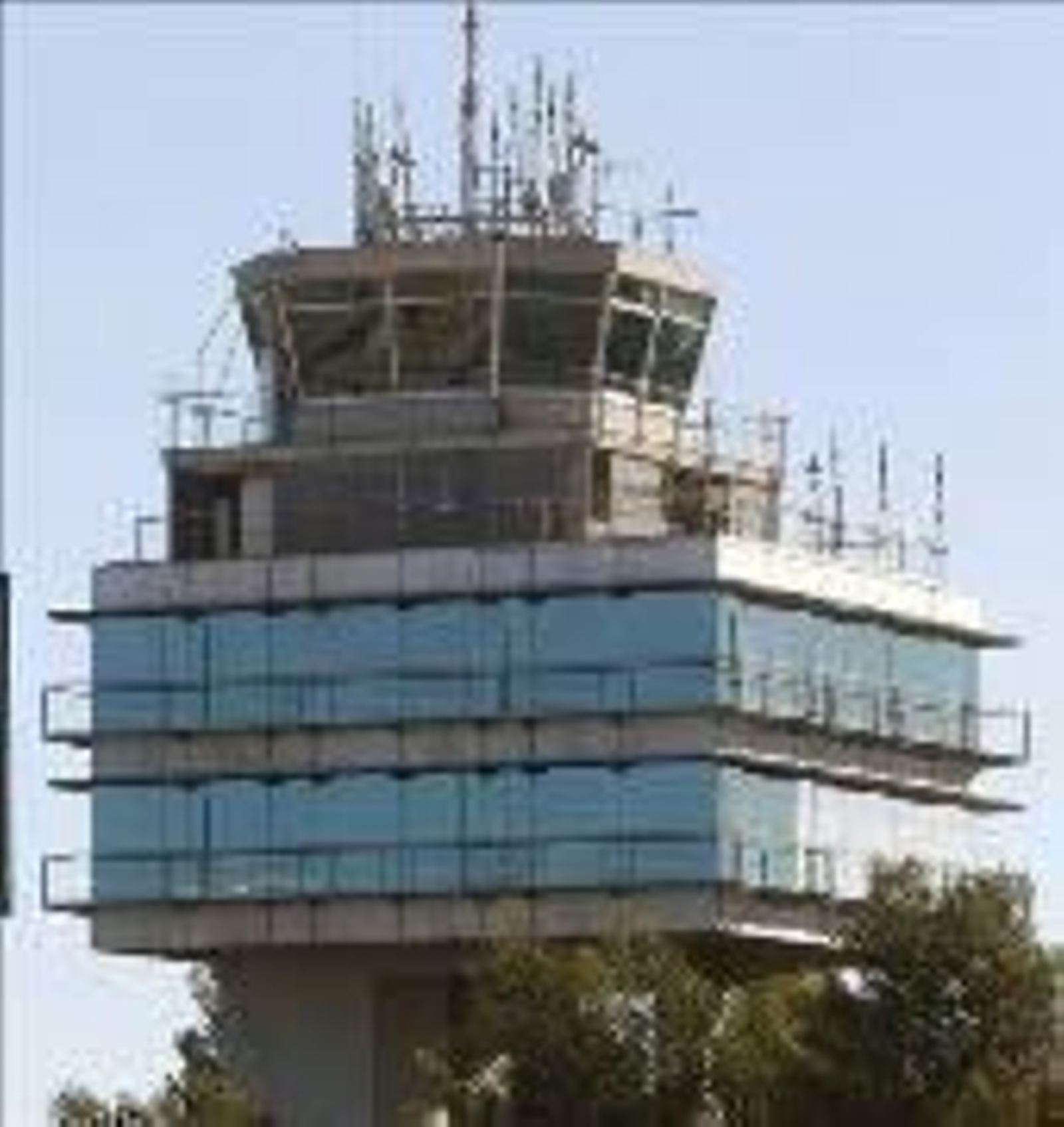 Torre de control del aeropuerto de Manises.