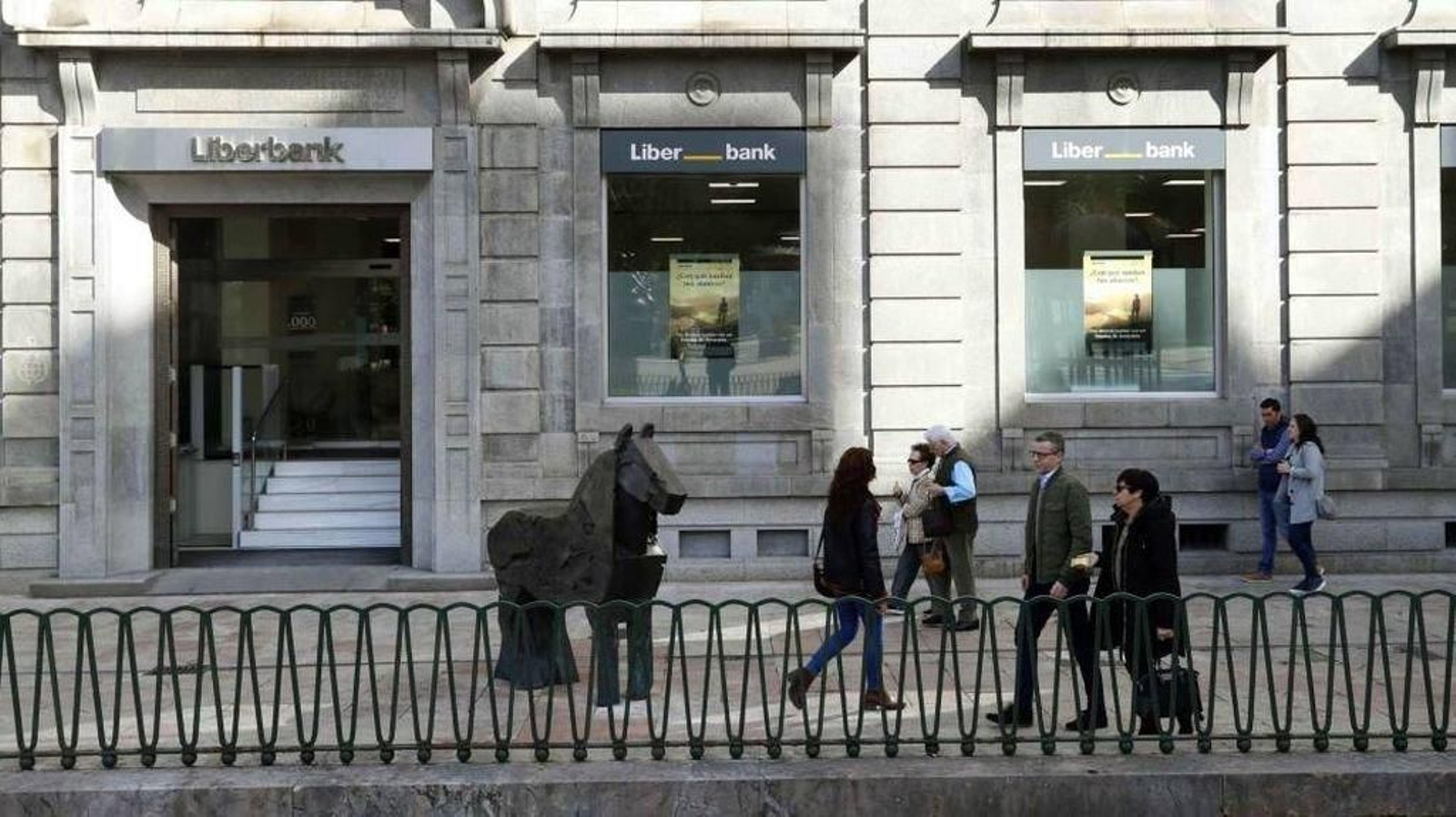 Exterior de las oficinas centrales de Liberbank en Oviedo.