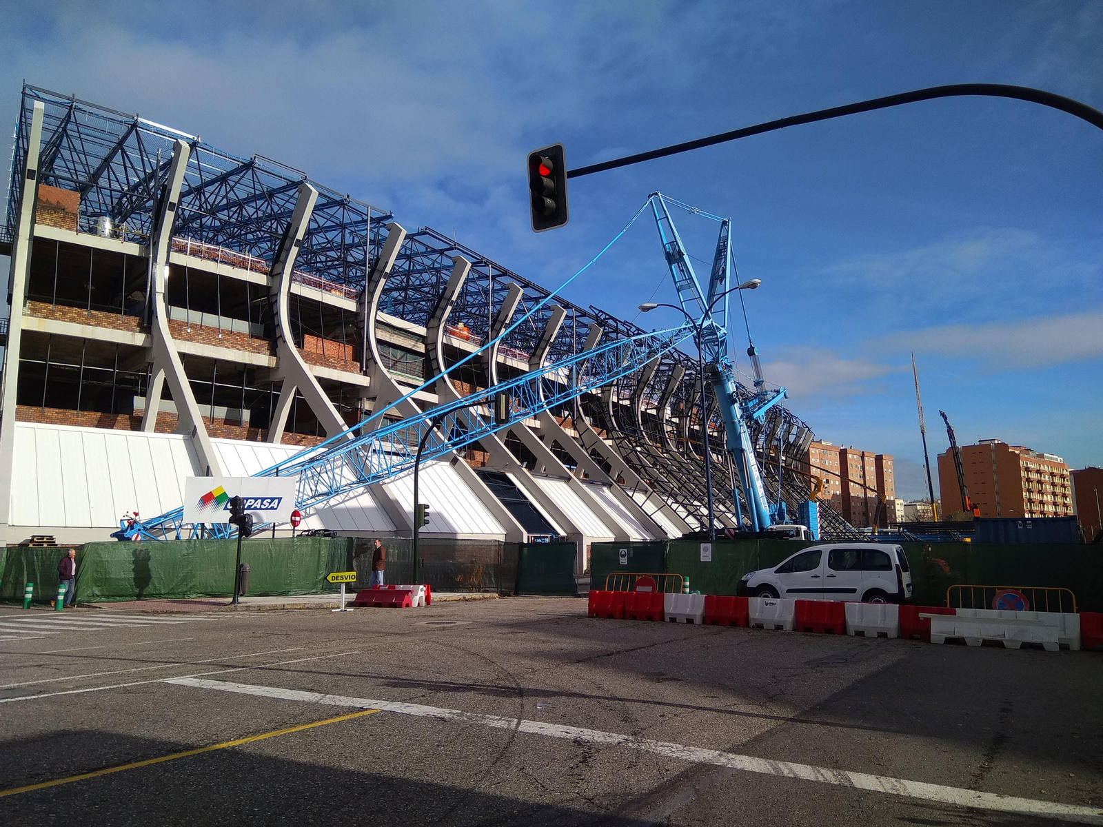 La mitad de la malla de la grada de Río ya se colocó