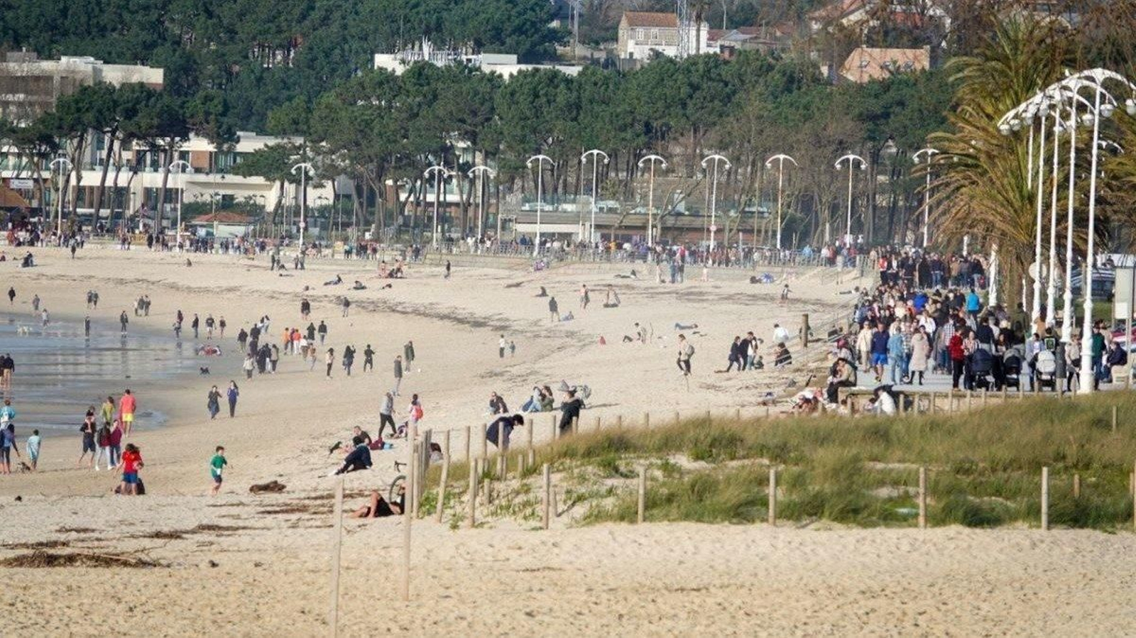 Los hechos ocurrieron en la popular playa de Samil.