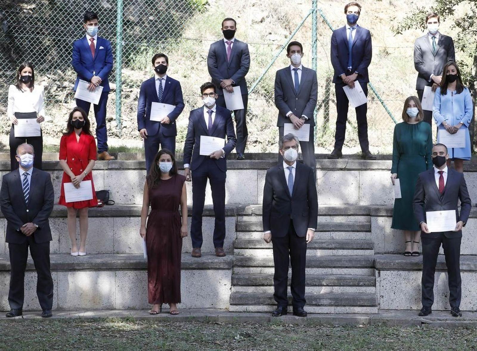 El presidente del Tribunal Supremo, Carlos Lesmes, acompañado por Carlos Campo y varios de los nuevos jueces.