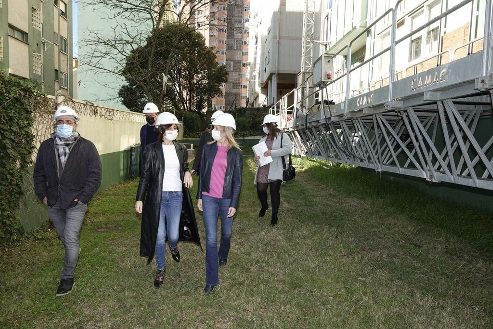 La conselleira de Medio Ambiente, ayer con la delegada en Vigo.
