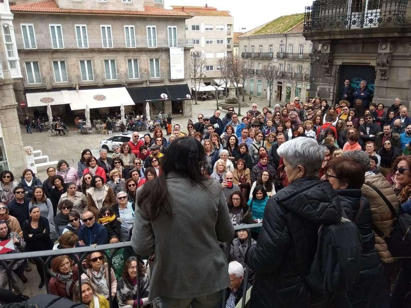 Más de un centenar de participantes siguieron las explicaciones de Beatriz Cebrián en distintas paradas.
