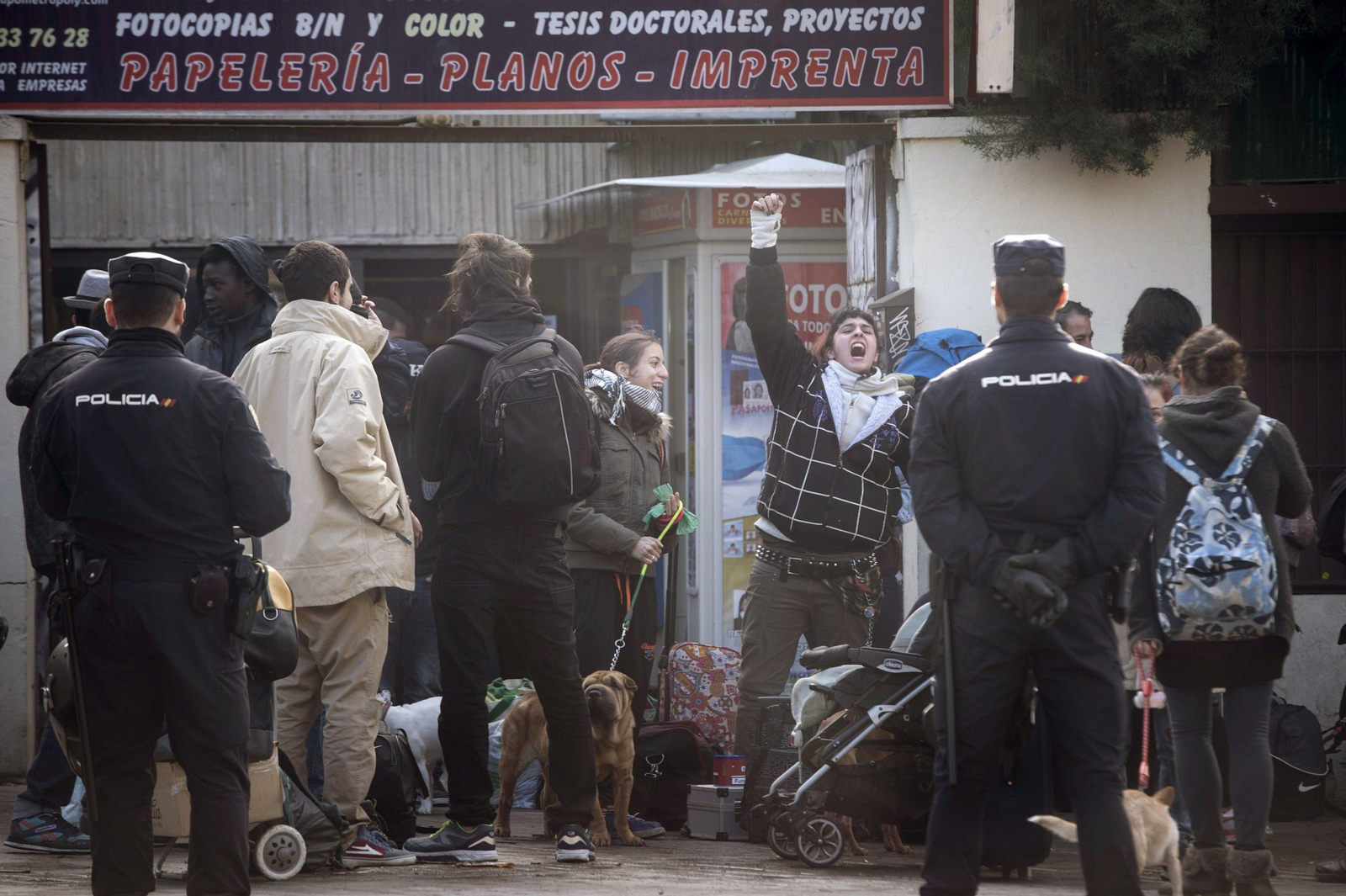 Intervención de la Policía Nacional para el desalojo de un grupo de okupas.