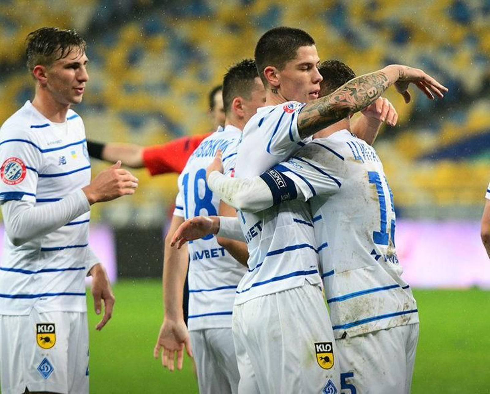 Los jugadores del Dinamo Kiev celebran un gol.