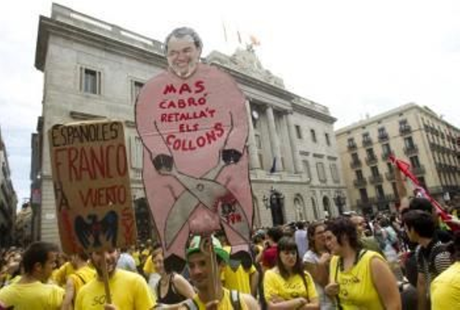 MILES DE ALUMNOS, PADRES Y DOCENTES PROTESTAN CONTRA LA LOMCE Y LOS RECORTES