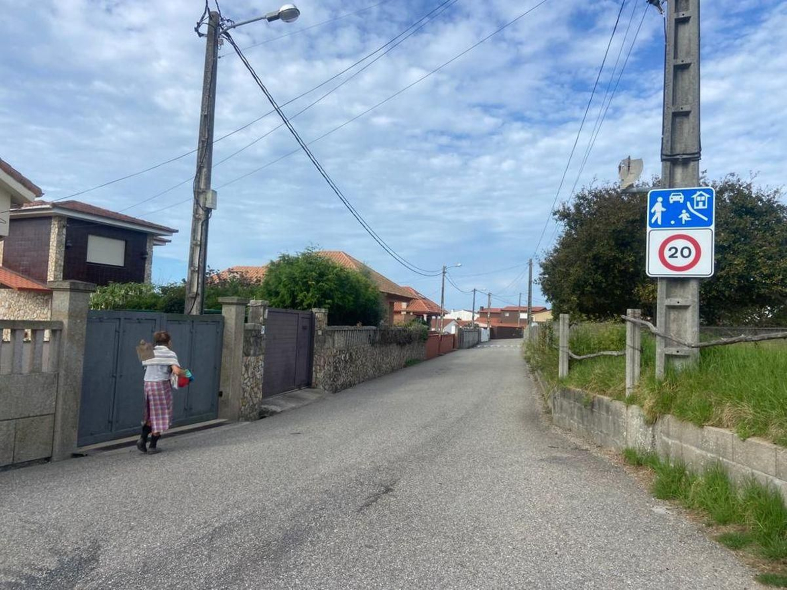 La calle de Bouzavella, actualmente permite la circulación en dos sentidos.