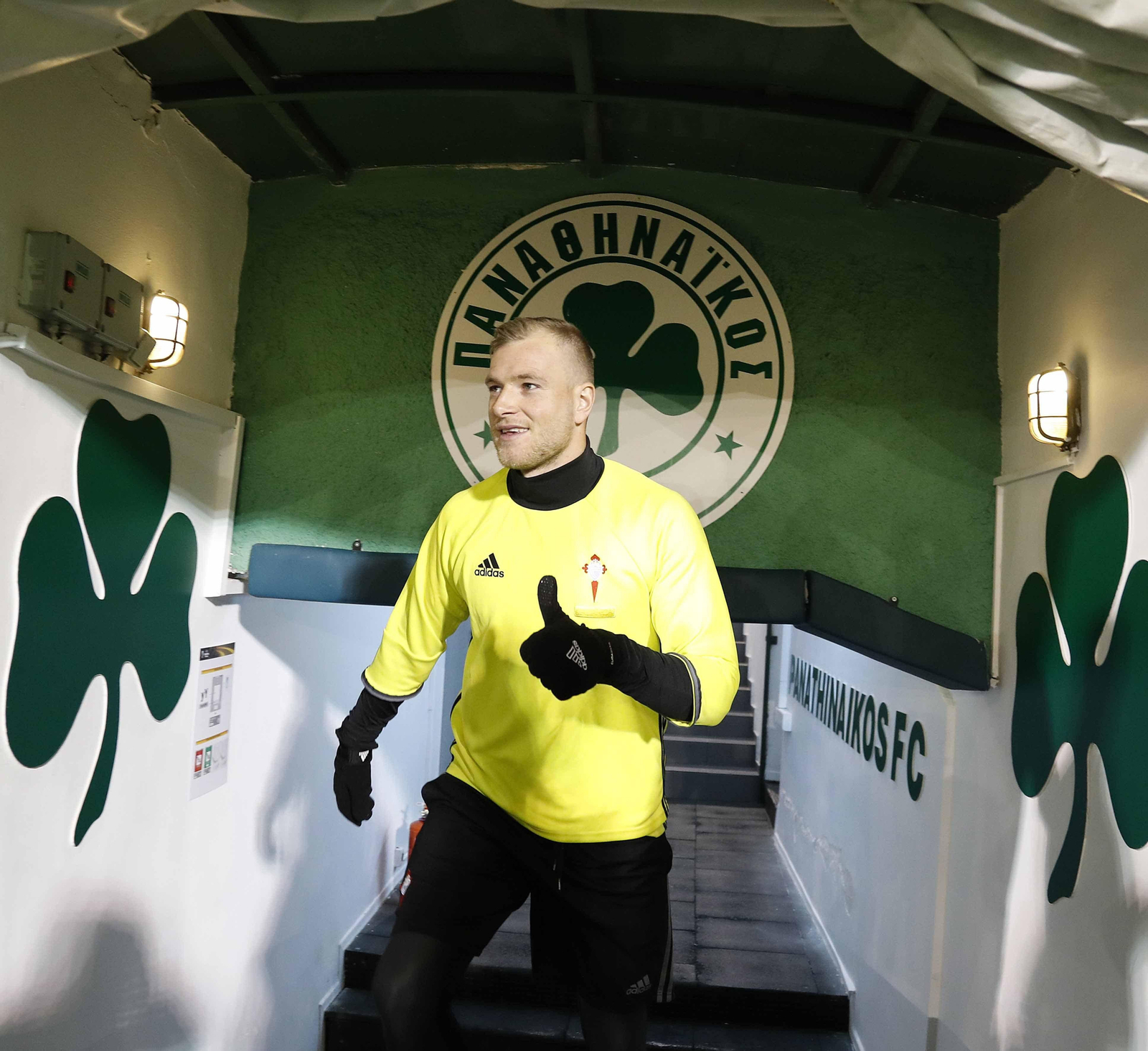 John Guidetti, que apunta a ser la referencia ofensiva del Celta ante la baja de Aspas, sale a entrenar ayer en Atenas.