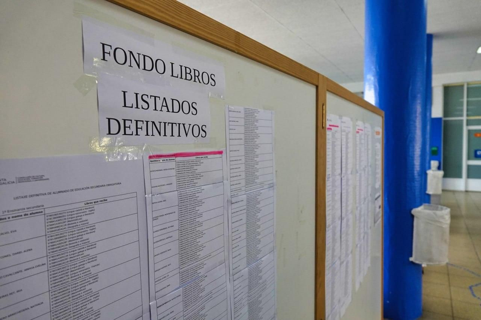 Listo de libros en un instituto de Vigo. // Vicente Alonso