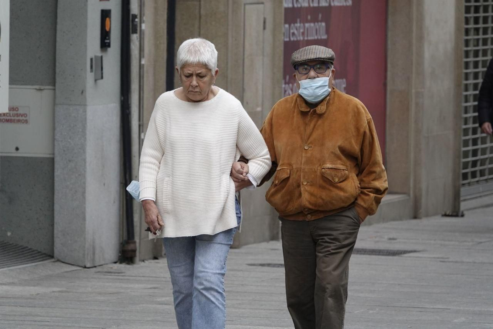 Vigueses el primer día sin la obligatoriedad de llevar mascarilla en exteriores.