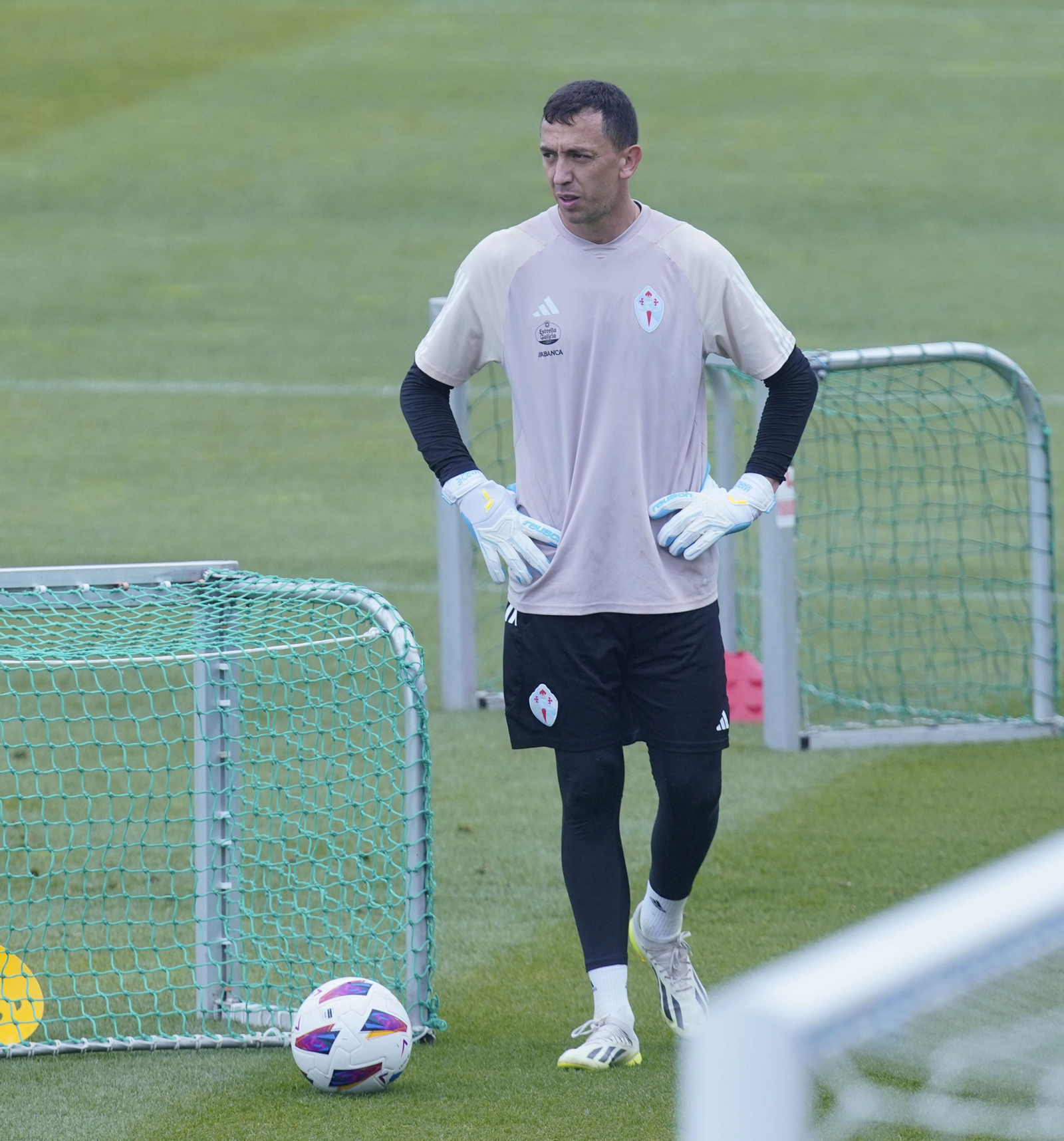 Agustín Marchesín en el entrenamiento del Celta en Mos.