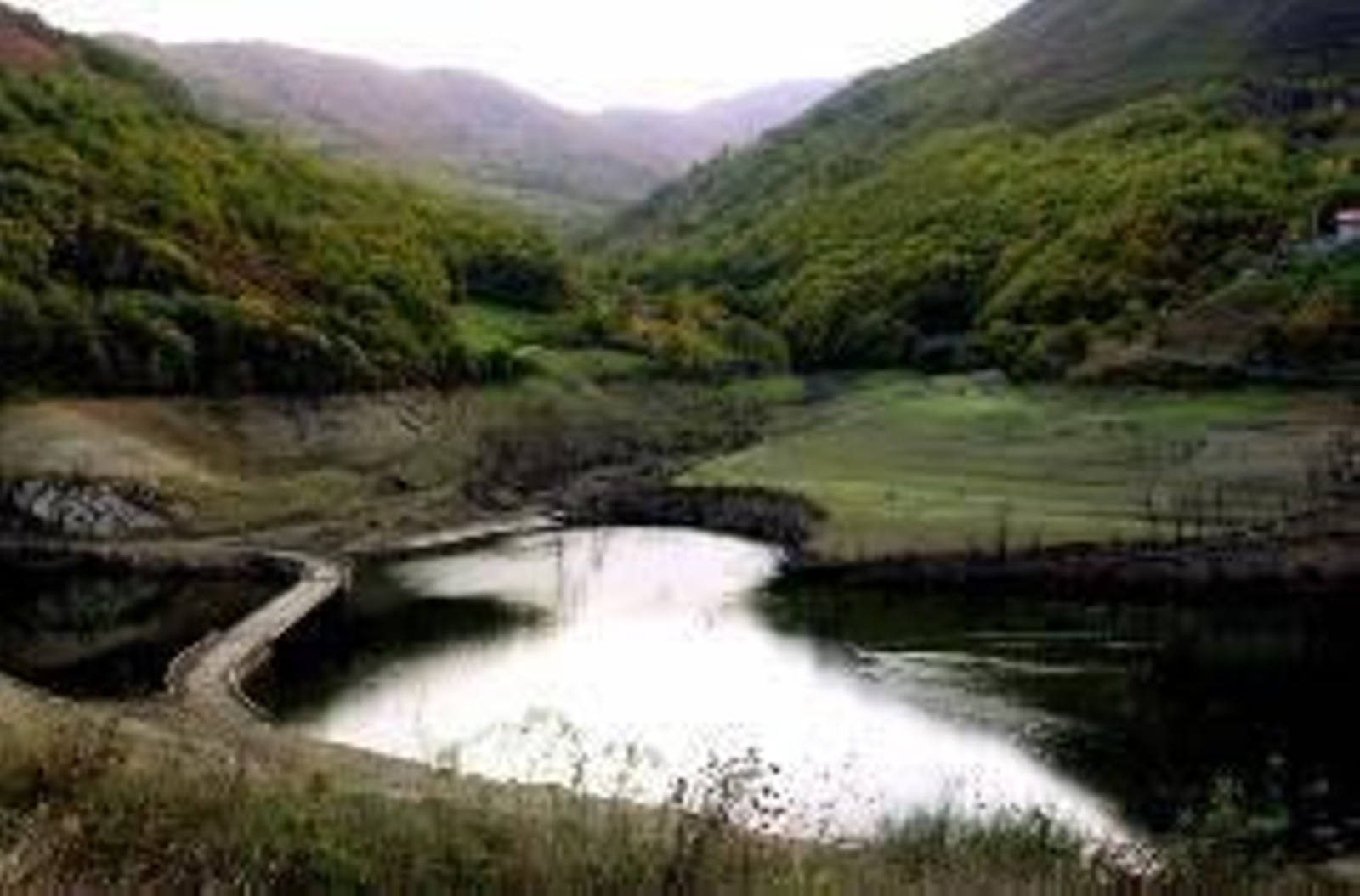 Vista del embalse de Tanes, en Asturias.