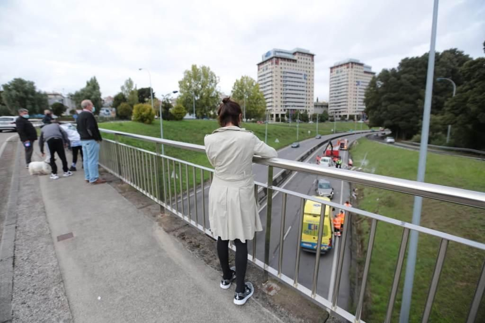 Brutal accidente en el segundo cinturón con el vuelco de dos vehículos 4