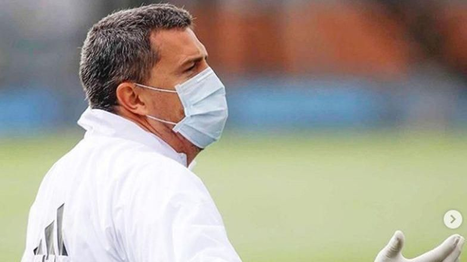 Óscar García Junyent, con mascarilla durante un entrenamiento.