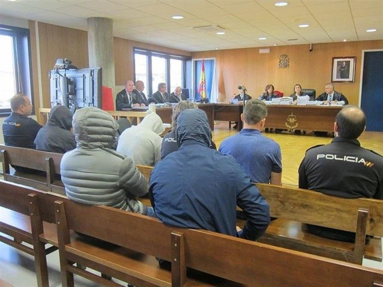 Los condenados, durante la vista que tuvo lugar en abril del pasado año en Vigo.