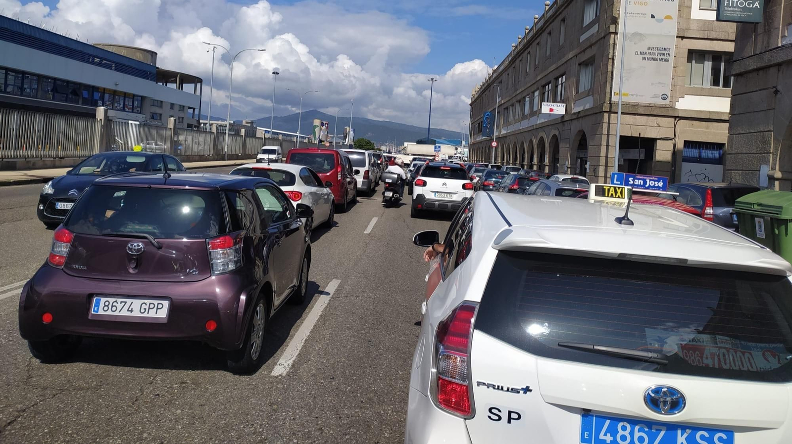 Colas en la entrada del túnel de Beiramar