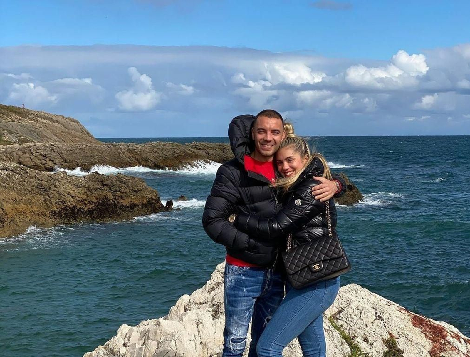 Iago Aspas con su mujer