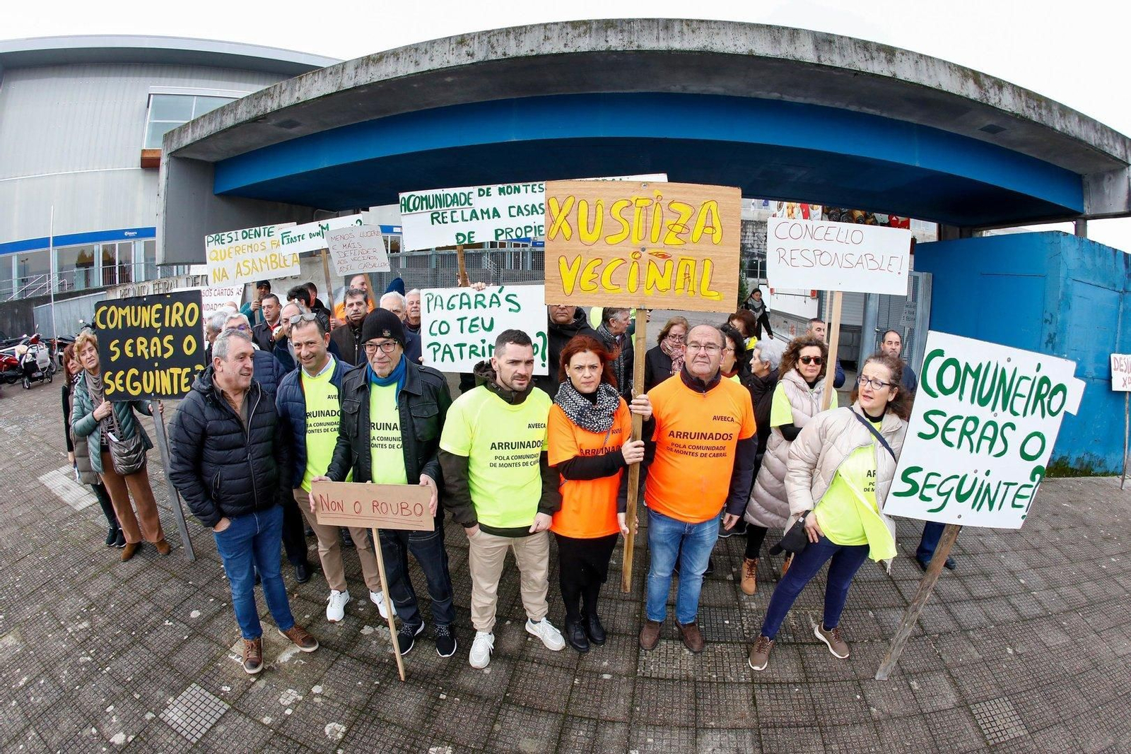 Asamblea comuneros de Cabral. // J. Santomé