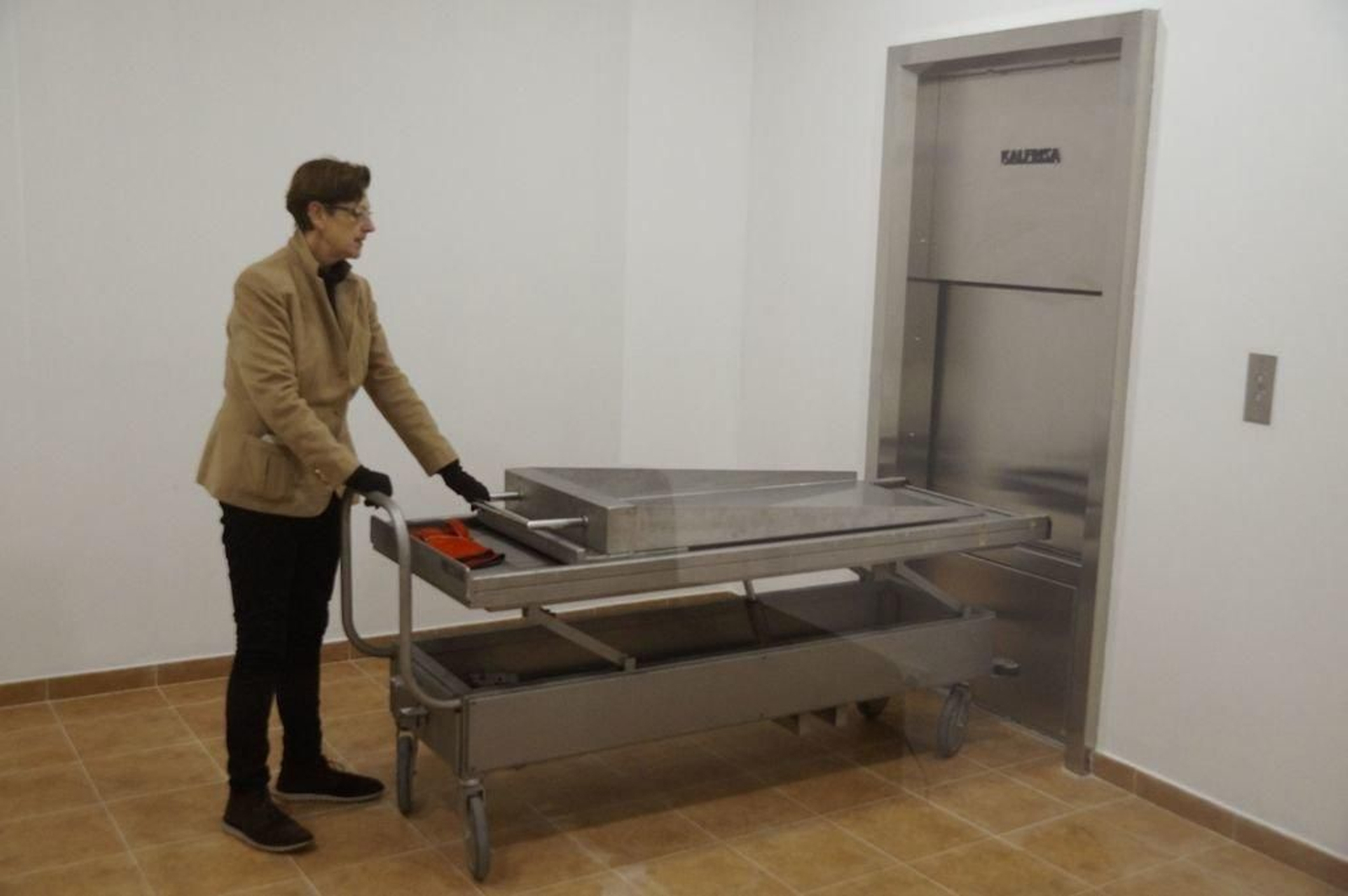 Belén Abalde presta un servicio integral para ofrecer un adiós digno a los animales de compañía que incluye todos los trámites y detalles necesarios cuando se pierde a una mascota.