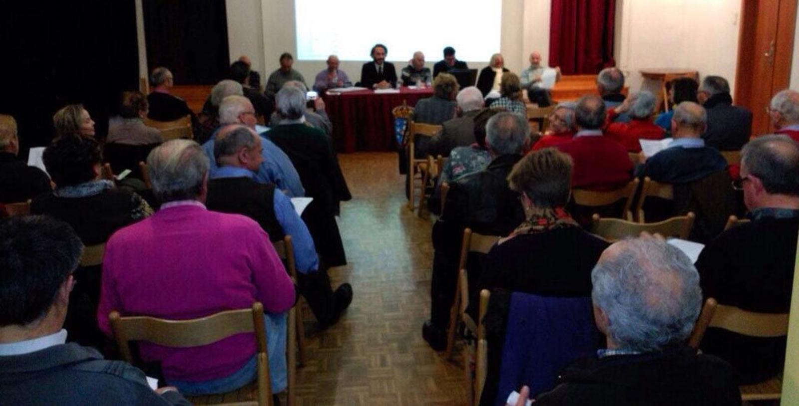 Los socios durante la elección de la nueva directiva del Centro Gallego de Barcelona.