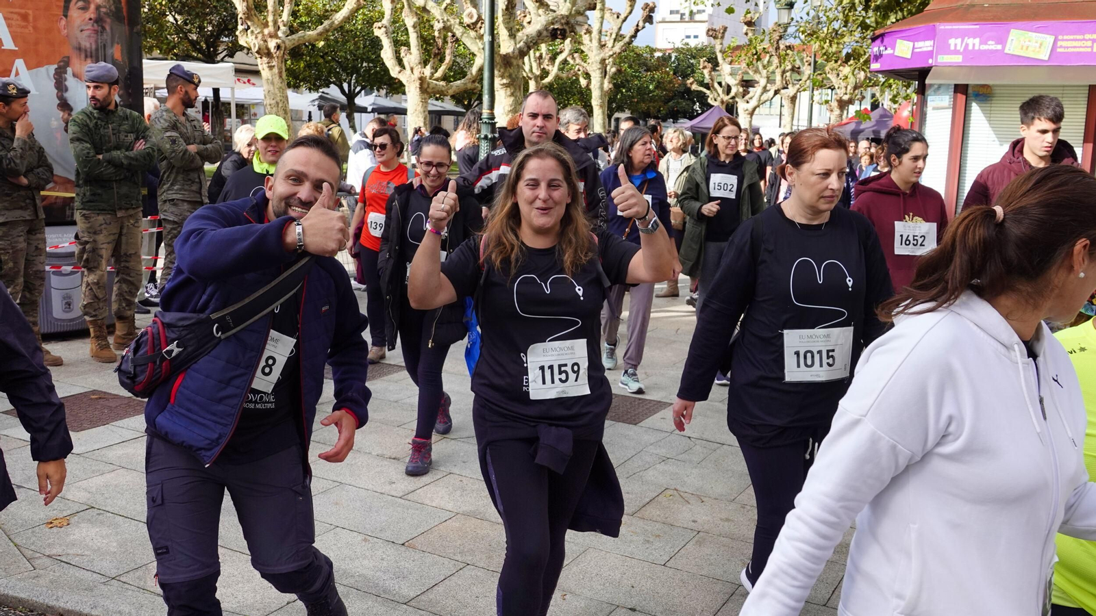 Saludo a cámara de participantes en la carrera solidaria de Avempo por la Esclerosis Múltiple.