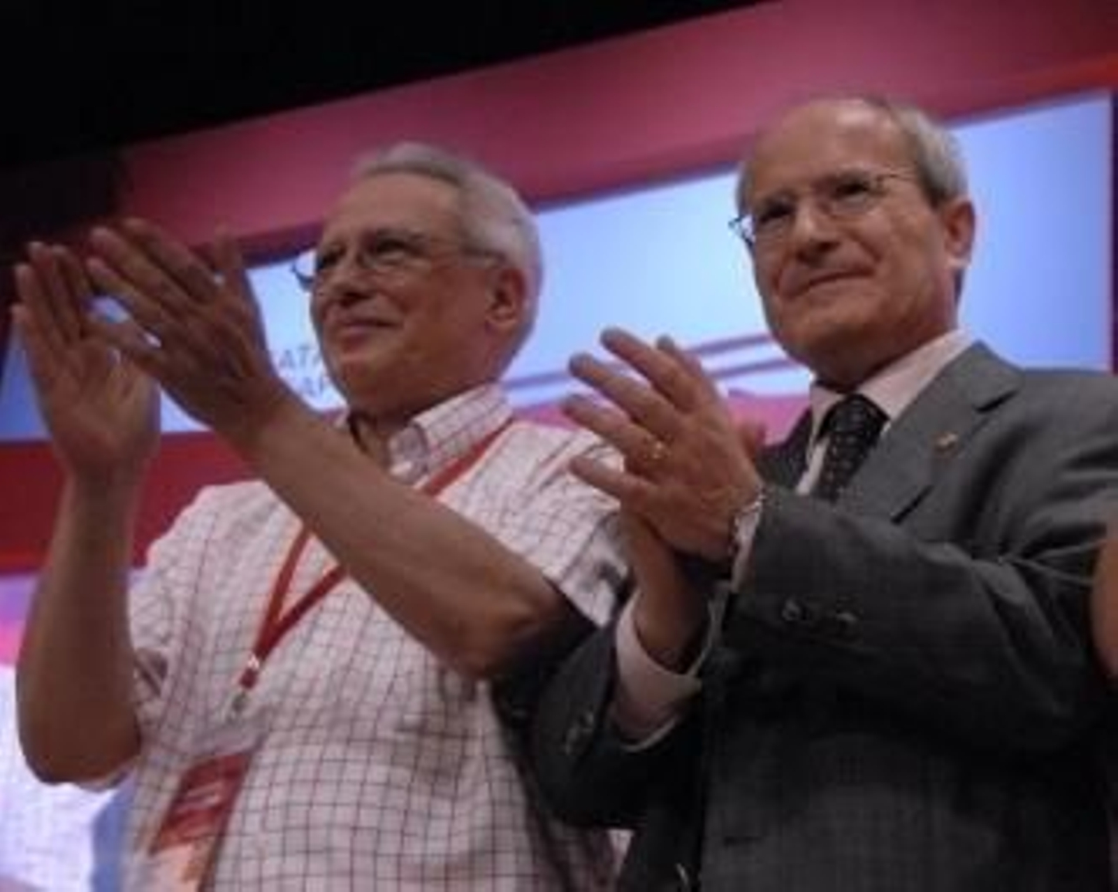 El nuevo presiente del PSC, Isidre Molas, y el secretario del PSC, José Montilla (Foto: EFE)