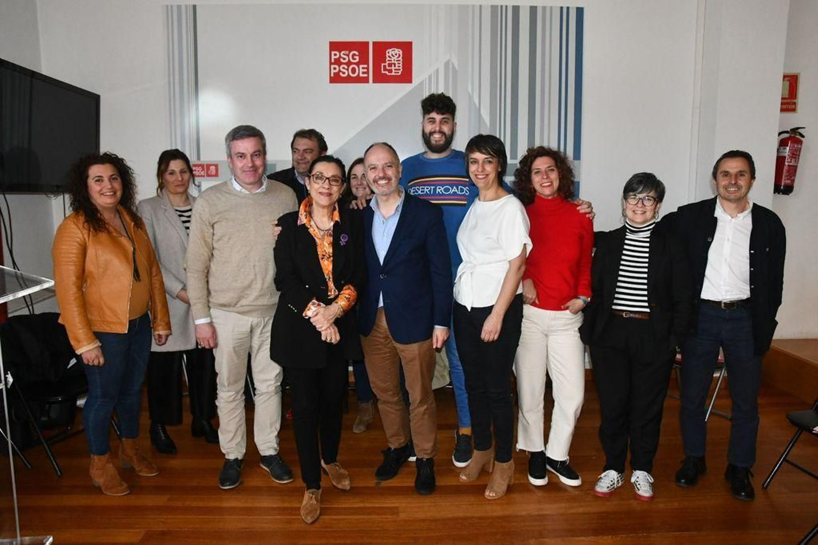 Regades entre la delegada del Gobierno, Maica Larriba, y la coordinadora, Paula Fernández.