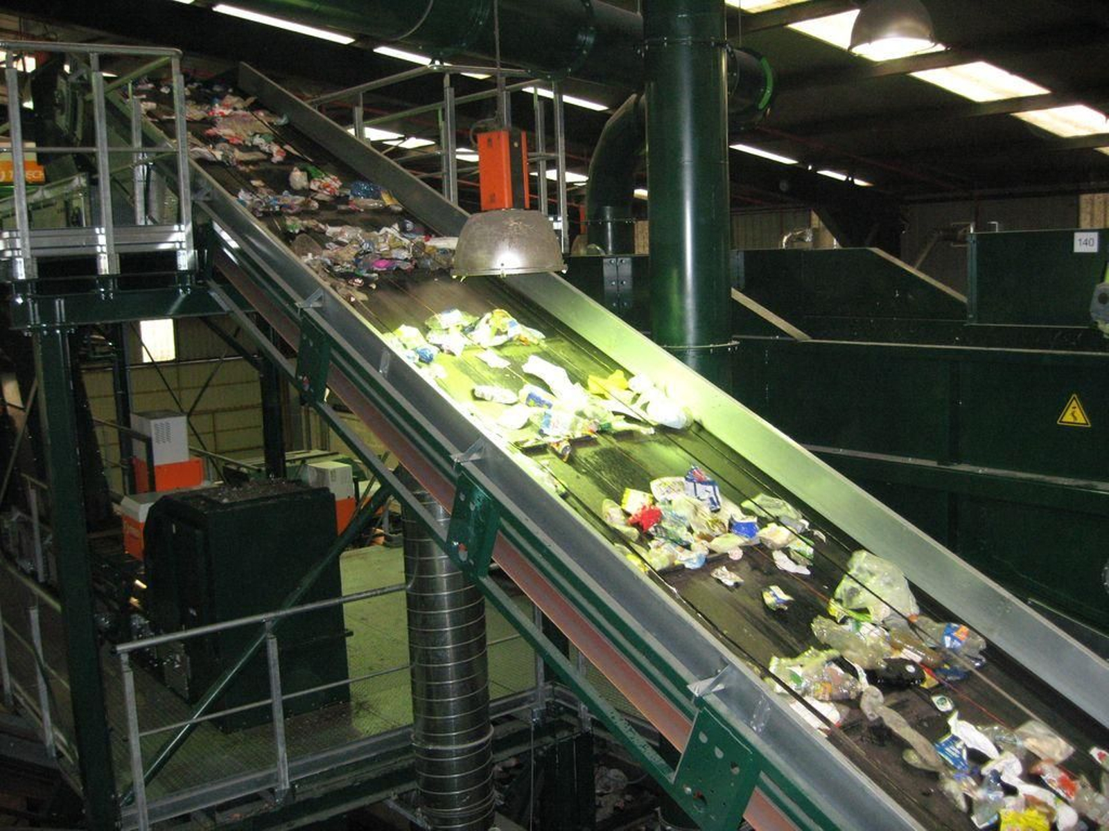 La planta automatizada en la planta de Sogama, Cerceda, de selección de envases ligeros.