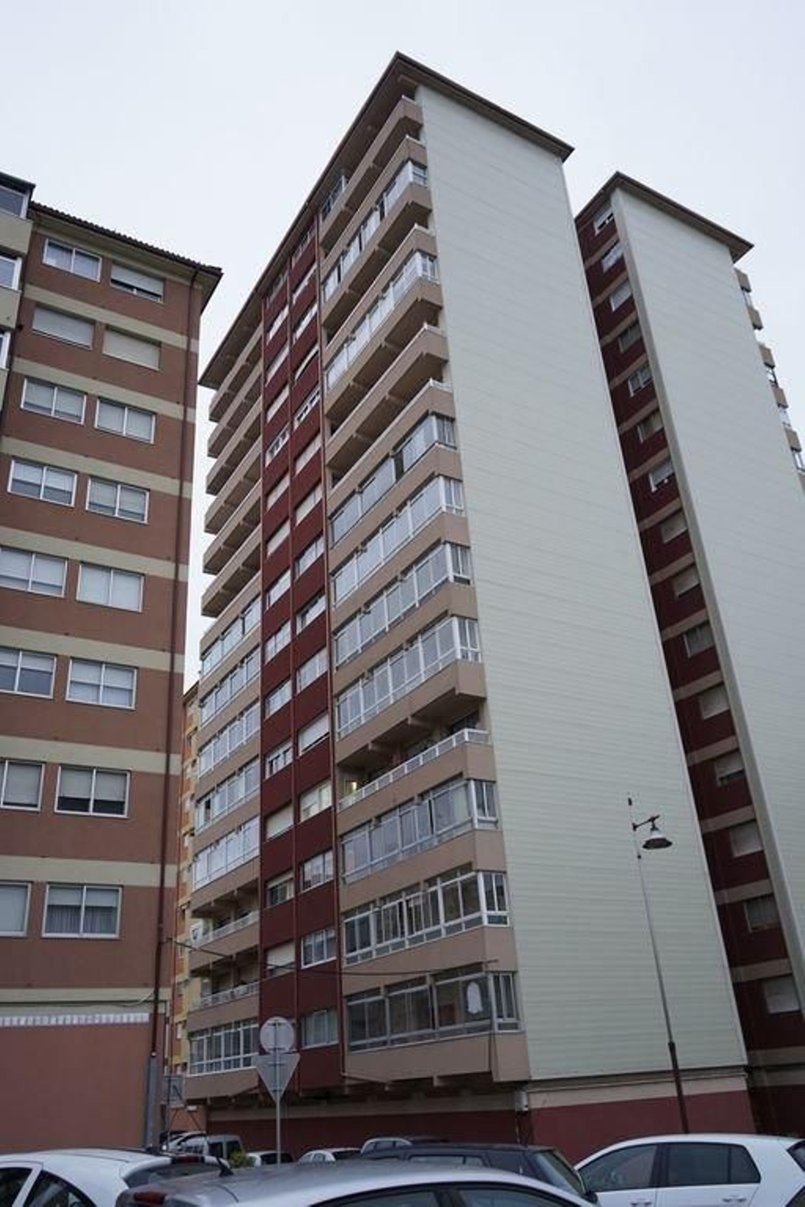 El fuego se originó en la última planta de este edificio.