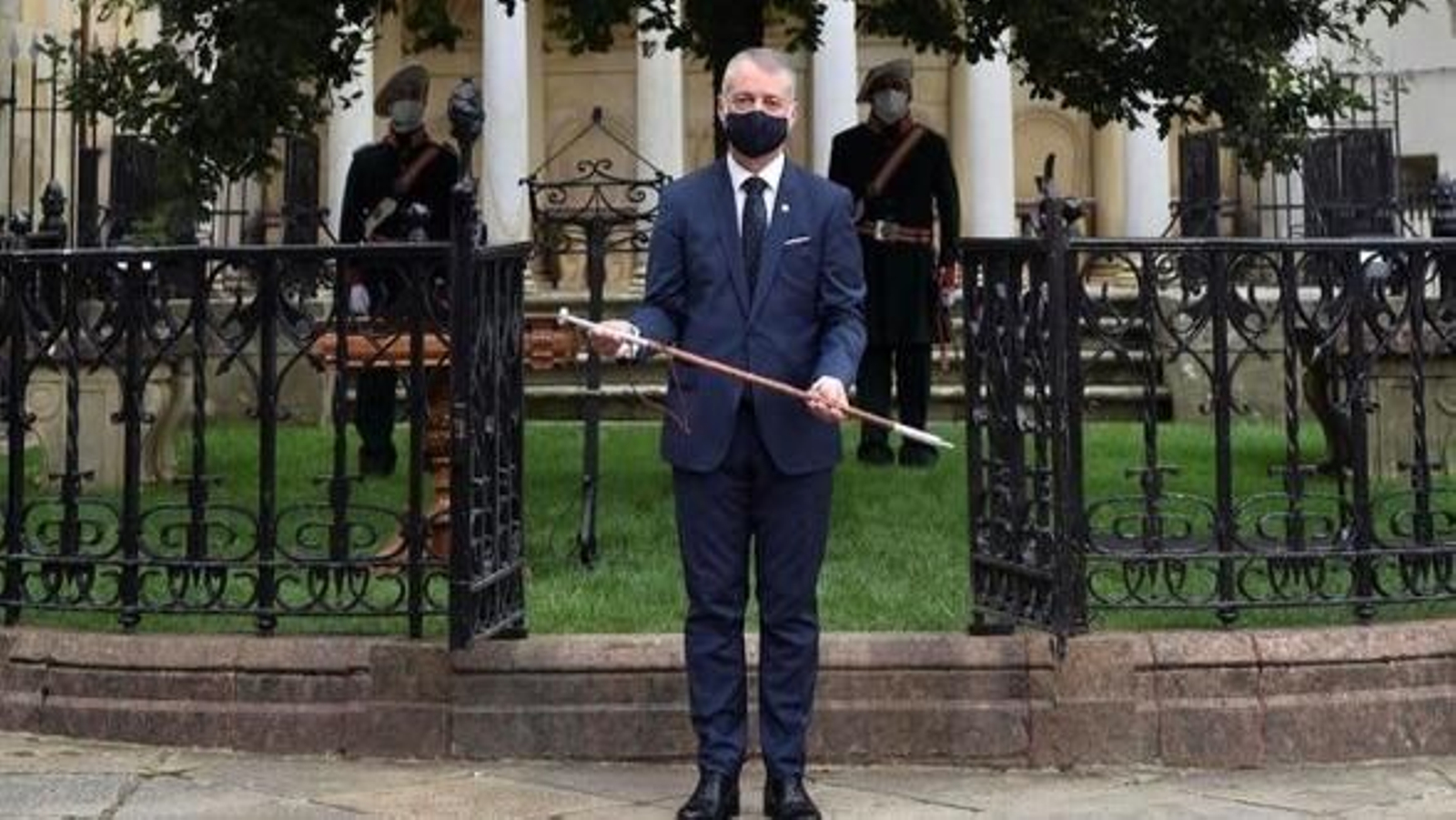 El lehendakari Iñigo Urkullu tras jurar el cargo bajo el actual árbol de Gernika.