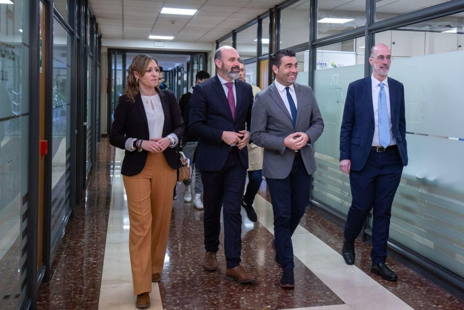 El presidente de la Diputación se reunió con constructores en Vigo.