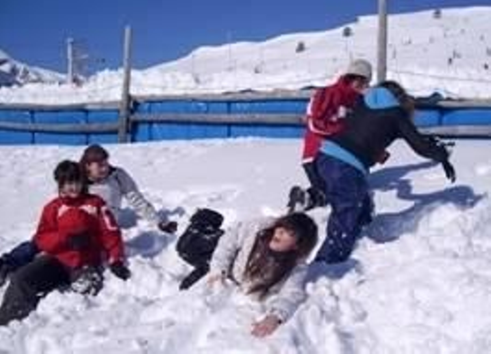 El programa incluye una excursión a la nieve.
